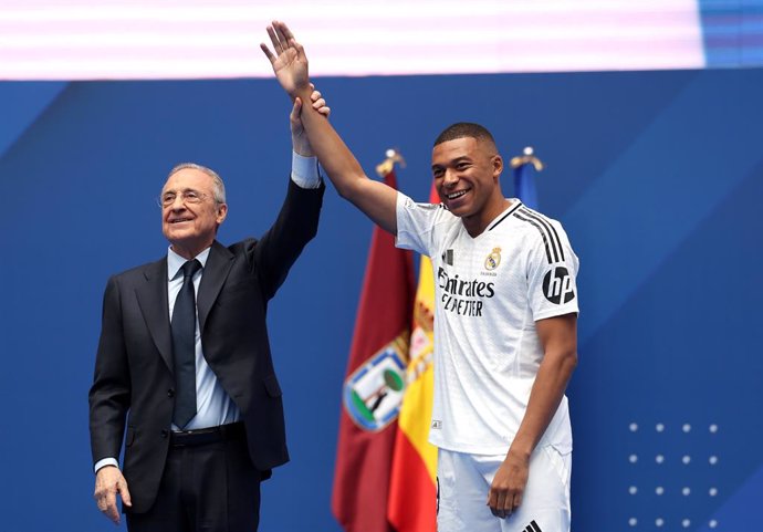 16 July 2024, Spain, Madrid: Real Madrid president Florentino Perez and new Real Madrid player Kylian Mbappe during a presentation at the Santiago Bernabeu Stadium. Photo: Isabel Infantes/PA Wire/dpa