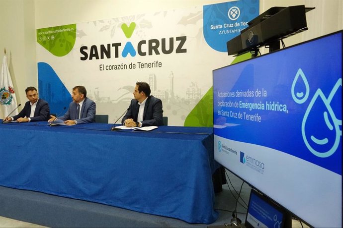 El alcalde de Santa Cruz de Tenerife, José Manuel Bermúdez, junto al concejal de Servicios Públicos, Carlos Tarife