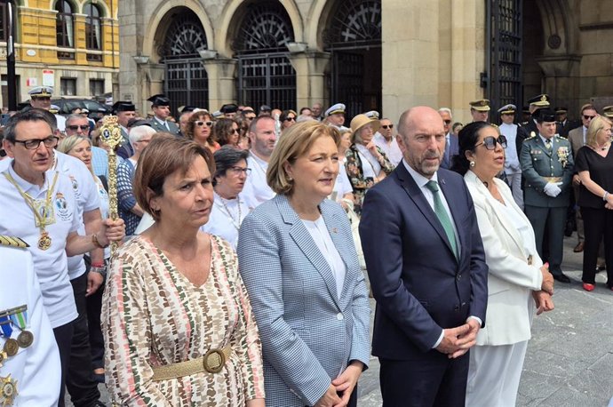 Delia Losa entre Carmen Moriyón y Juan Cofiño.