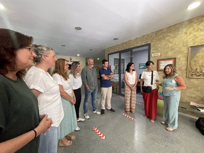 Las socialistas en su visita a la Asociación La Canariega de Almonte (Huelva).