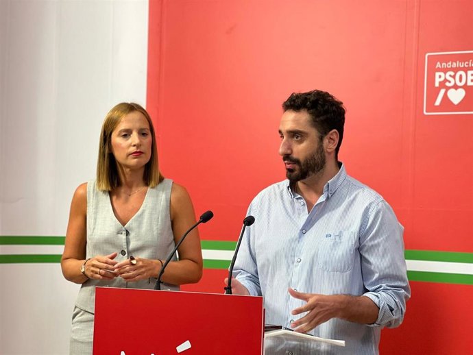 Ana Carrera y Daniel Perea en rueda de prensa.