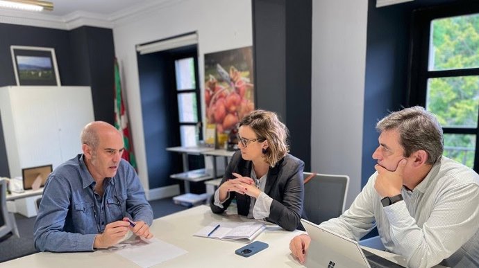 Elixabete Etxanobe y Unai Diago, en Zalla (Bizkaia)