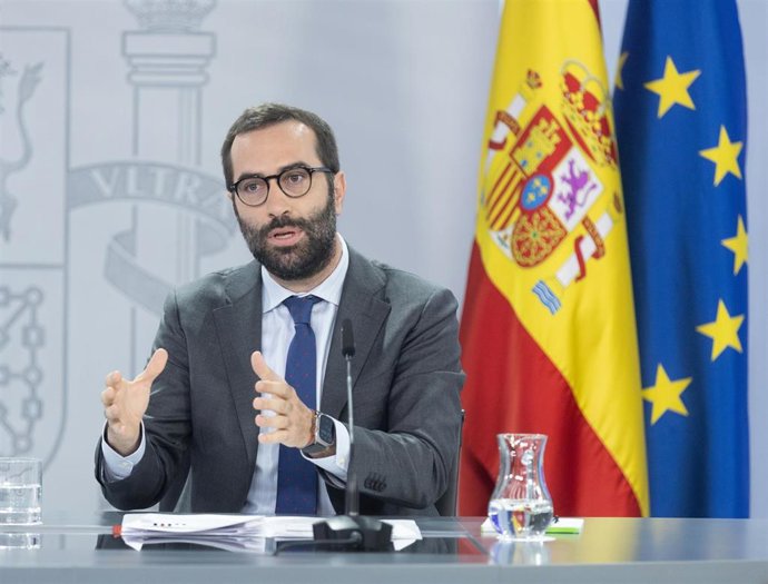 El ministro de Economía, Comercio y Turismo, Carlos Cuerpo, durante una rueda de prensa posterior al Consejo de Ministros, en el Palacio de la Moncloa, a 16 de julio de 2024, en Madrid (España).