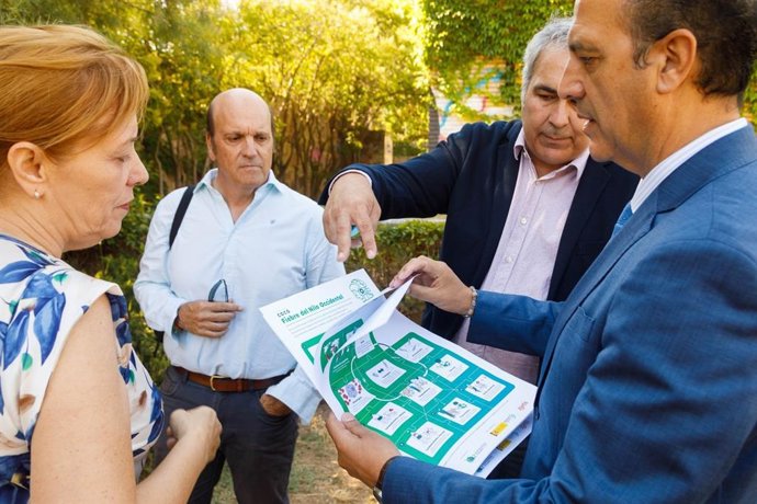 El consejero de Sanidad, Bancalero, en la presentación de los cinco planes piloto
