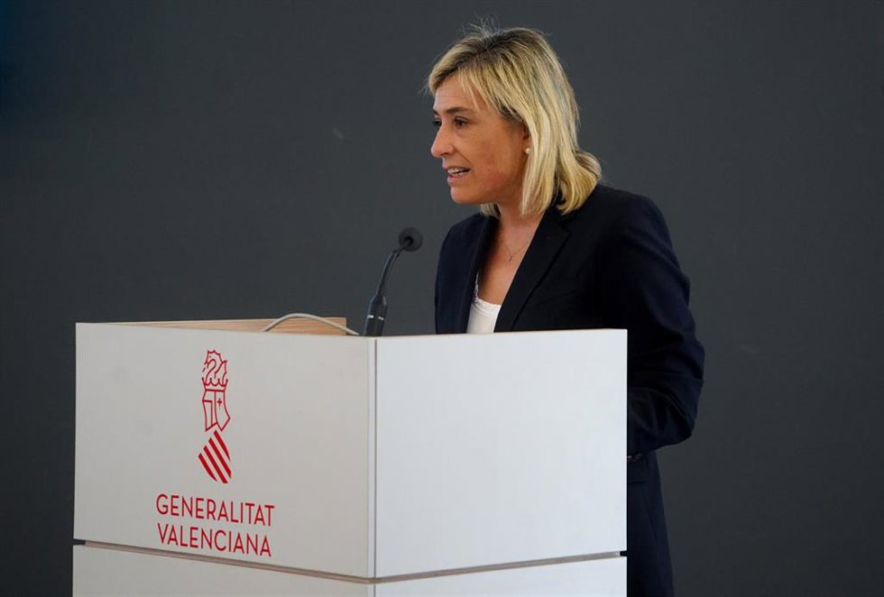 La hasta hoy consellera de Justicia e Interior, Elisa Núñez, interviene durante el acto de traspaso de carteras de los nuevos consellers del Gobierno de la Generalitat valenciana, en el Salón de actos de la Ciutat Administrativa 9 dOctubre, a 16 de jul