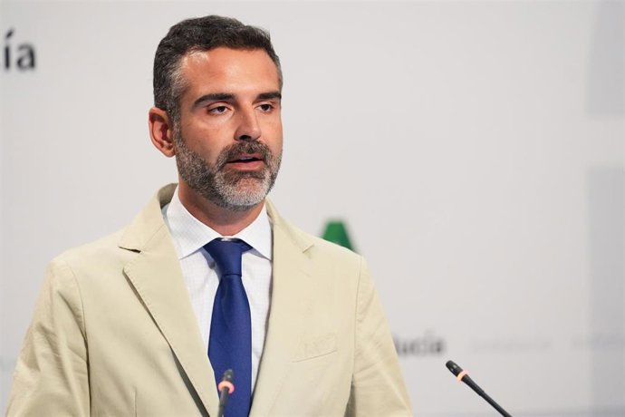 El consejero de Sostenibilidad, Medio Ambiente y Economía Azul y portavoz del gobierno andaluz, Ramón Fernández-Pacheco,  informa tras la reunión del Consejo de Gobierno de la Junta de Andalucía