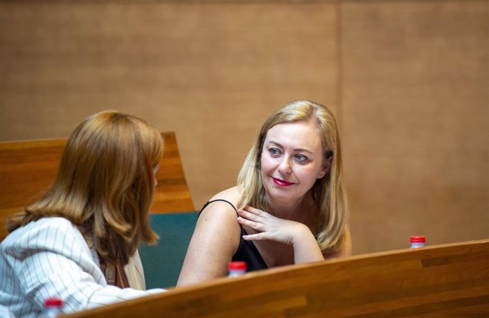 Imagen de la vicepresidenta primera de la Diputación de Valencia y miembro de Ens Uneix, Natàlia Enguix, en el pleno de la corporación provincial.