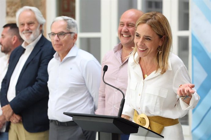 La presidenta de la Diputación, Almudena Martínez, en la rueda de prensa de balance de primer año de mandato.