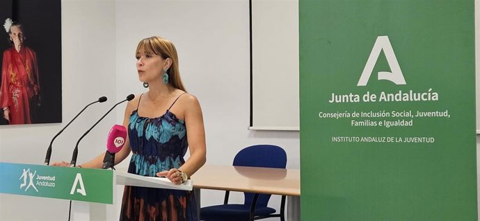 La delegada territorial de Inclusión Social, Juventud, Familias e Igualdad, Ruth Sarabia, en rueda de prensa