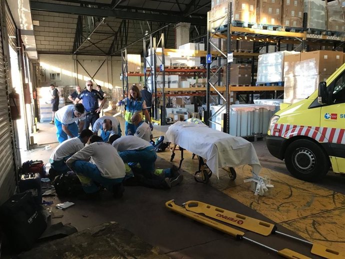 Archivo - Accidente laboral en Villaverde Alto