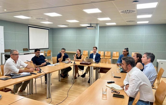 Reunión de representantes de la Conselleria y el sector de las empresas emergentes.