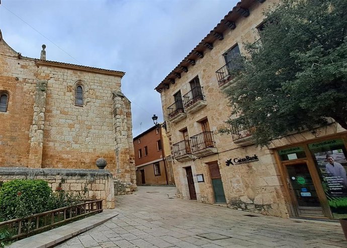 Cajero de caixabank en entorno rural