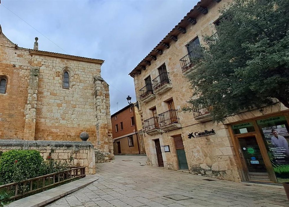 Cajero de caixabank en entorno rural