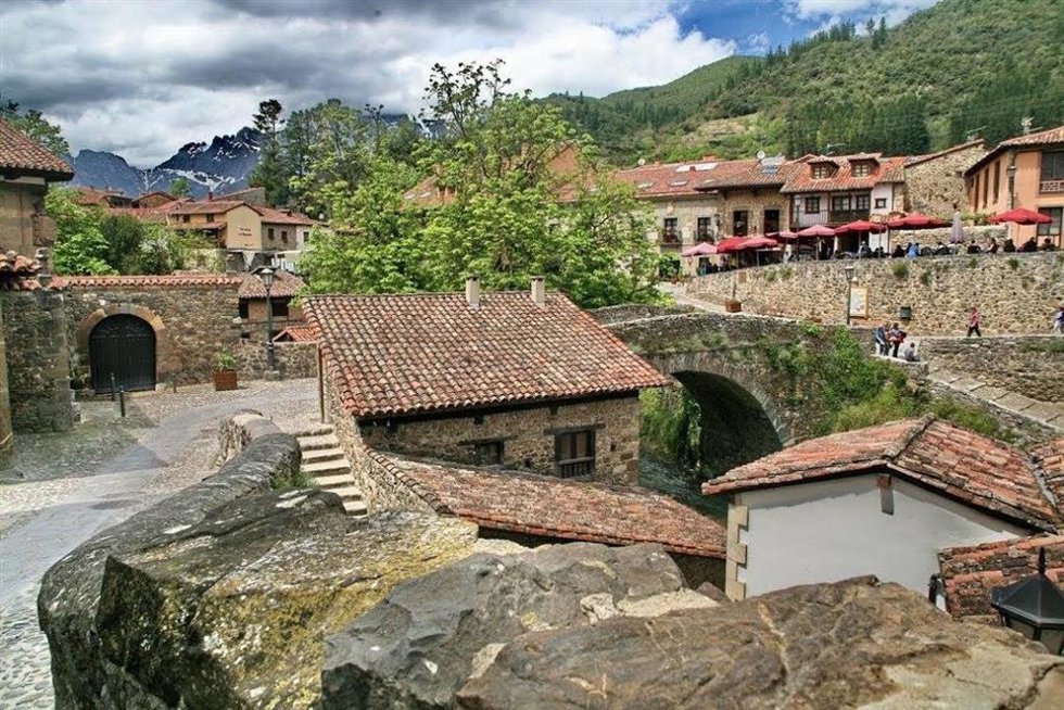 Archivo - Potes. Liébana. Comarca lebaniega. Pueblo. Población. Casas. Rural. Cantabria.