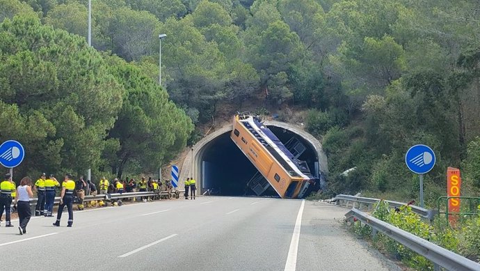 Imagen del bus accidentado en Pineda