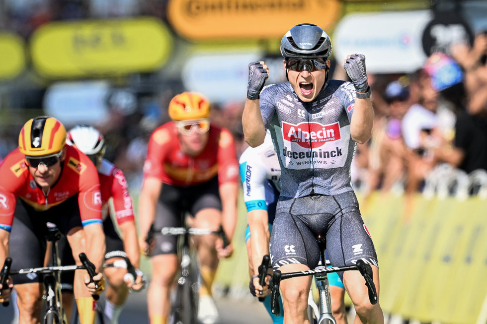 El ciclista belga Jasper Philipsen (Alpecin-Deceuninck) ha ganado este martes la decimosexta etapa del Tour de Francia, disputada entre Gruissan y Nimes sobre 188,6 kilómetros