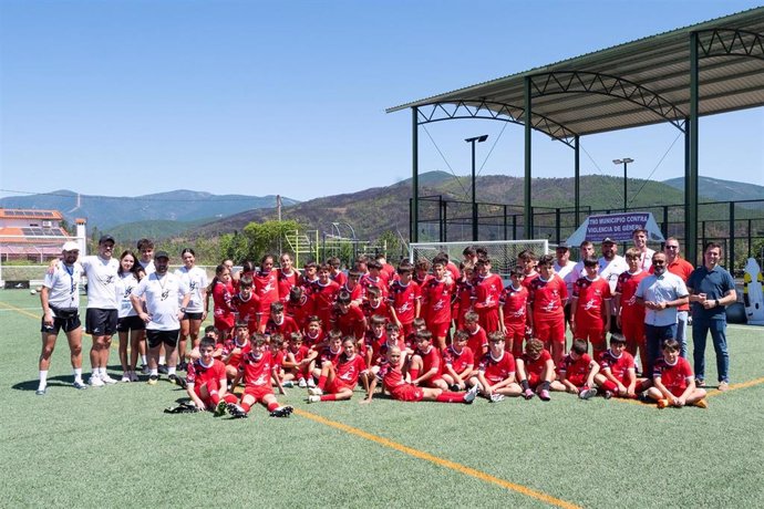 Participantes en el campus deportivo Hurdesport en Pinofranqueado (Cáceres)