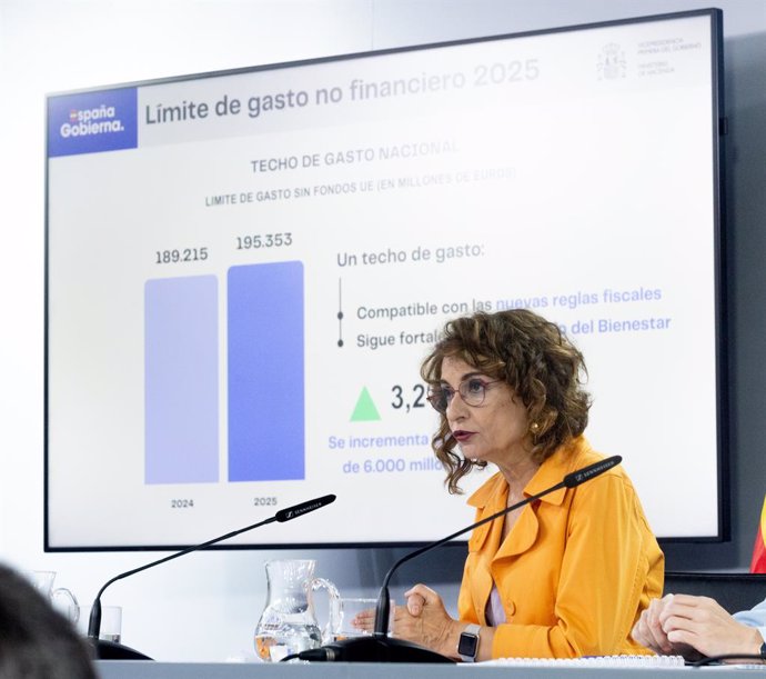 La vicepresidenta primera i ministra d'Hisenda, María Jesús Montero, durant una roda de premsa posterior al Consell de Ministres, al Palau de la Moncloa, a 16 de juliol del 2024, a Madrid (Espanya).