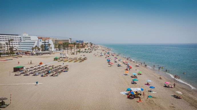 Archivo - Playa de Roquetas de Mar (Almería).