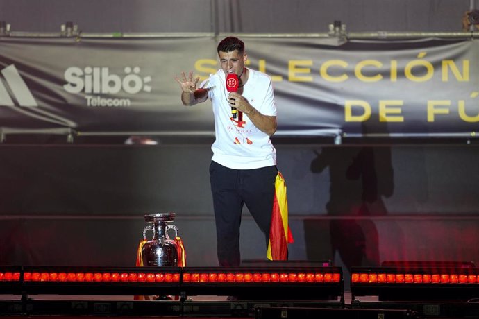 Álvaro Morata durante la celebración del título de la Eurocopa