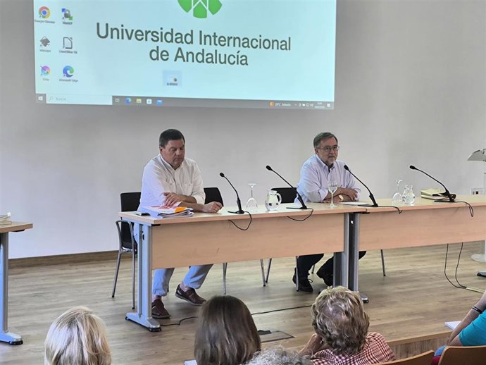 El catedrático Agustín Galán participa en una ponencia sobre Pedro Gobeo de Vitoria en la sede de la UNIA en Santa María de La Rábida (Huelva).