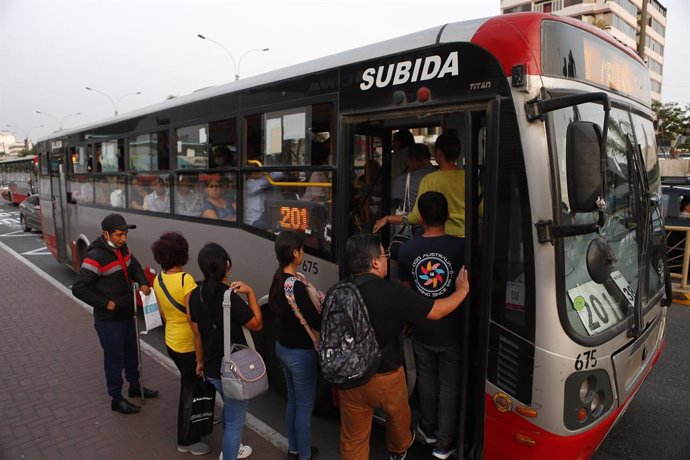 Archivo - Arxiu - Imagne d'arxiu d'un autobús a Perú