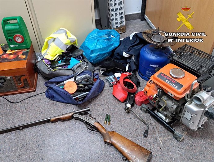 Armas incautadas durante el operativo de la Guardia Civil.