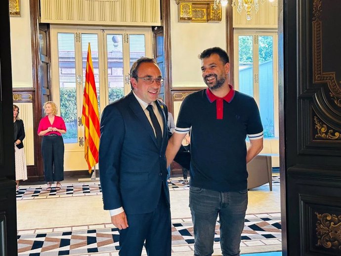 El president del Parlament, Josep Rull, amb el diputat d'ERC i exmembre de la Mesa, Ruben Wagensberg