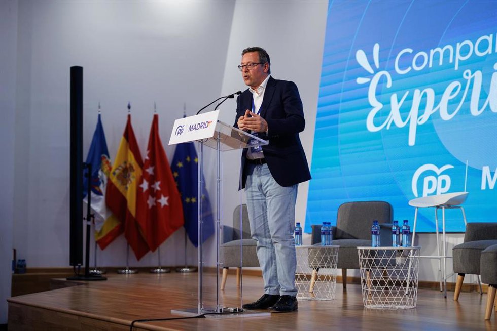 Archivo - El secretario general del PP de Madrid, Alfonso Serrano, interviene durante la inauguración de la I Intermunicipal del PP de Madrid