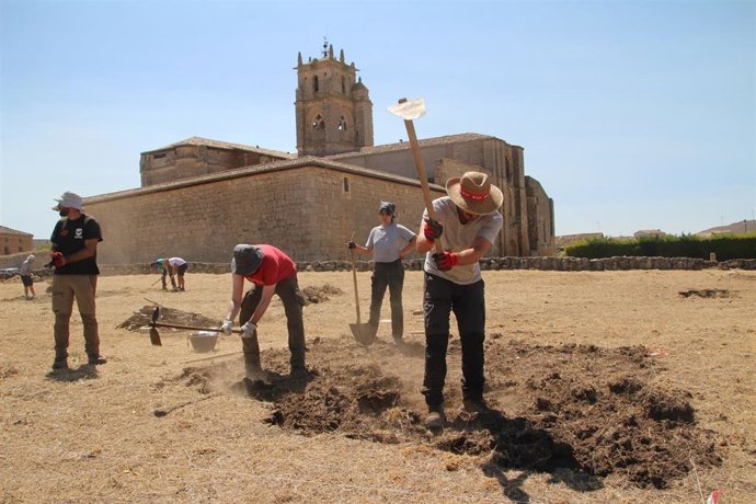 Archivo - Comienzan las excavaciones en Sasamón (Burgos), en el corazón de la antigua ciudad romana de Segisamo