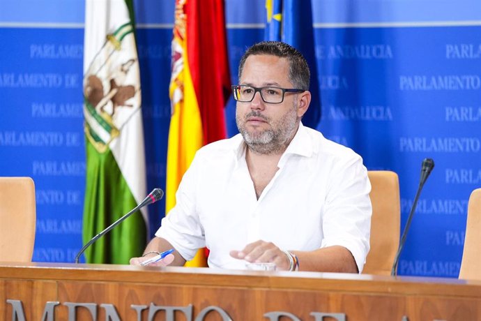 El portavoz del Grupo Mixto-AdelanteAndalucía, José Ignacio García, durante la ronda de ruedas de prensa de portavoces de los grupos parlamentarios en el Parlamento de Andalucía, a 17 de julio de 2024 en Sevilla (Andalucía, España). Los portavoces de los 