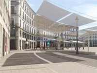 El PSOE dice que "la única sombra que hay" en Sol es "la de la sospecha" porque es julio y no hay rastro de toldos