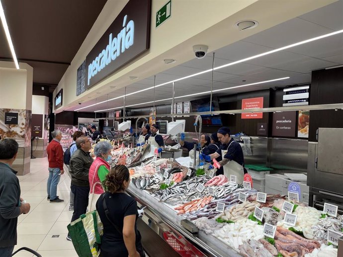 Archivo - Imagen del interior de un supermercado.