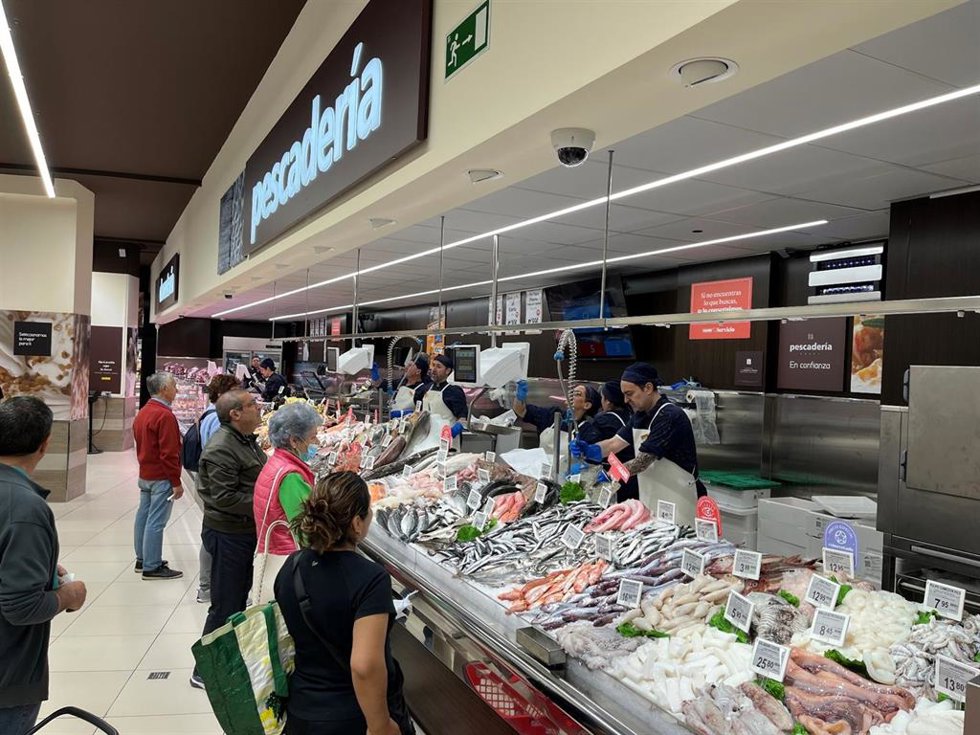 Archivo - Imagen del interior de un supermercado.