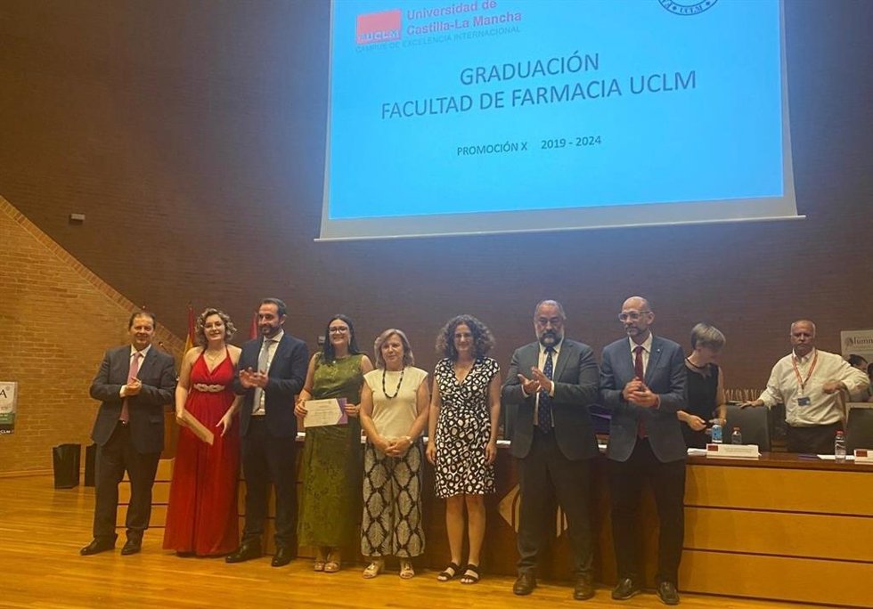 Imagen de la entrega de las becas