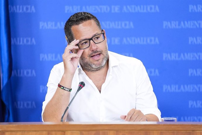 El portavoz del Grupo Mixto-AdelanteAndalucía, José Ignacio García, durante la ronda de ruedas de prensa de portavoces de los grupos parlamentarios en el Parlamento de Andalucía, a 17 de julio de 2024 en Sevilla (Andalucía, España). Los portavoces de los 