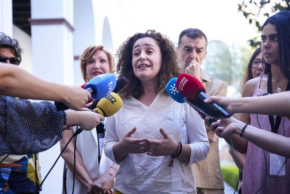La portavoz del Grupo Parlamentario Por Andalucía, Inmaculada Nieto, atiende a los medios de comunicación. (Foto de archivo).