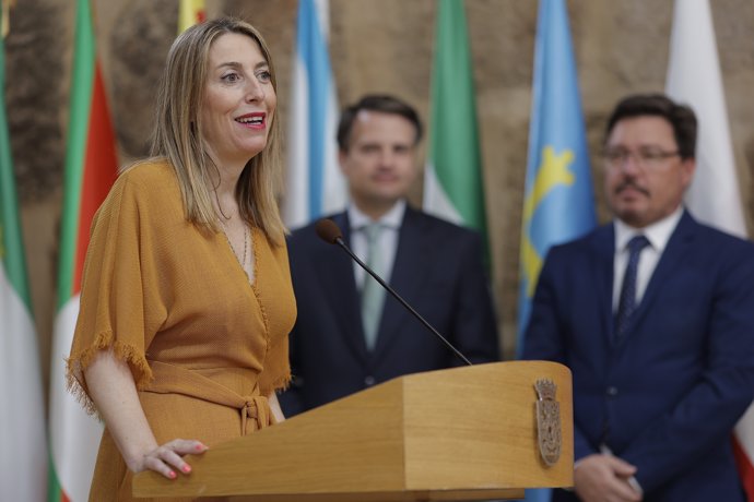 La presidenta de la Junta, María Guardiola, en rueda de prensa en Mérida