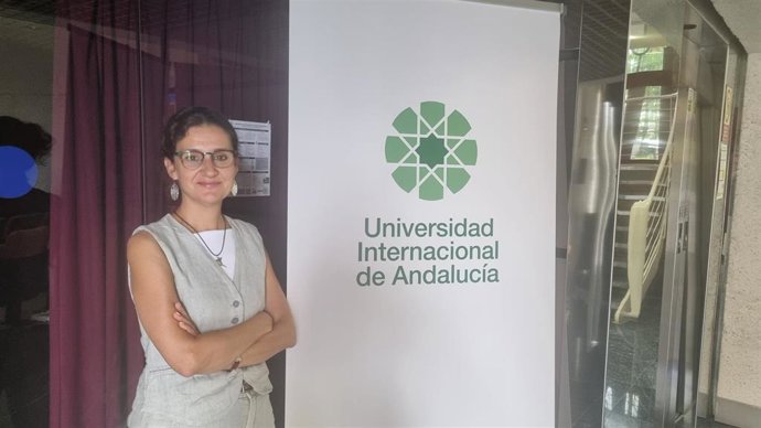 La directora del curso de 'Biodiversidad marina andaluza: del aula al litoral' de la UNIA en la presentación del ciclo de ponencia en la sede de Málaga.