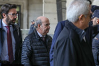 El Constitucional exonera parte de la prevaricación de los 'ERE' al exconsejero Zarrías y al exviceconsejero Lozano