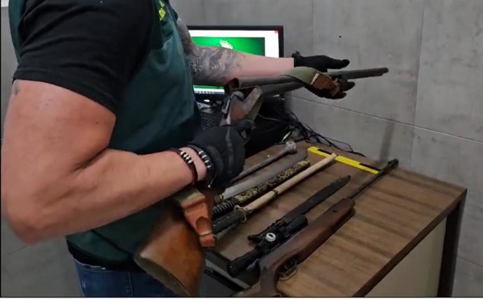 Escopeta que tenía la familia detenida por detención ilegal