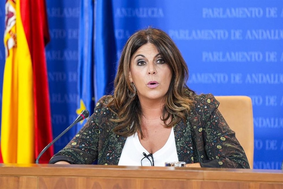 La portavoz del Grupo Parlamentario Socialista, Ángeles Férriz, durante la ronda de ruedas de prensa de portavoces de los grupos parlamentarios en el Parlamento de Andalucía, a 17 de julio de 2024 en Sevilla (Andalucía, España). Los portavoces de los gr