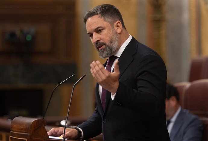 El líder de VOX, Santiago Abascal, interviene durante una sesión extraordinaria en el Congreso de los Diputados, a 17 de julio de 2024, en Madrid (España).