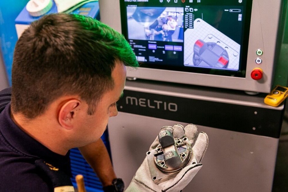 Equipo impresora 3D de metal desarrollado por Meltio utilizado por la Marine Nationale
