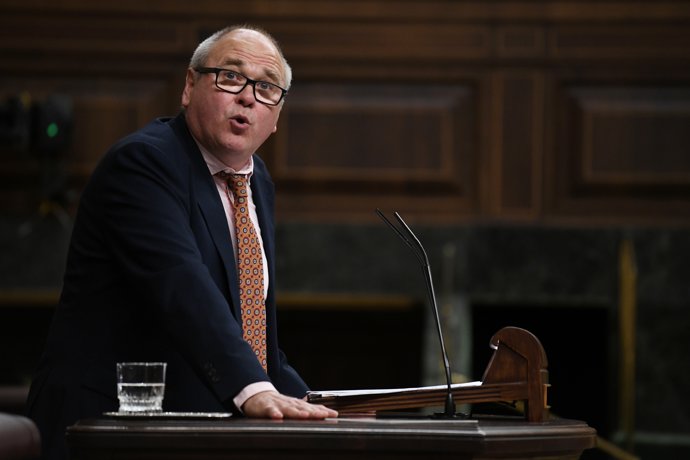 El diputado de En Comú Podem integrado en Sumar, Félix Alonso Cantorné, interviene durante una sesión plenaria en el Congreso de los Diputados, a 6 de febrero de 2024, en Madrid (España).