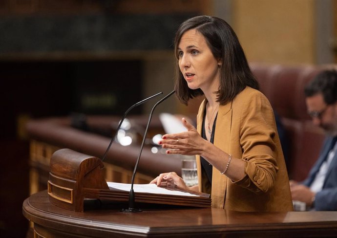 La secretaria general de Podemos, Ione Belarra, interviene durante una sesión extraordinaria en el Congreso de los Diputados, a 17 de julio de 2024, en Madrid (España).