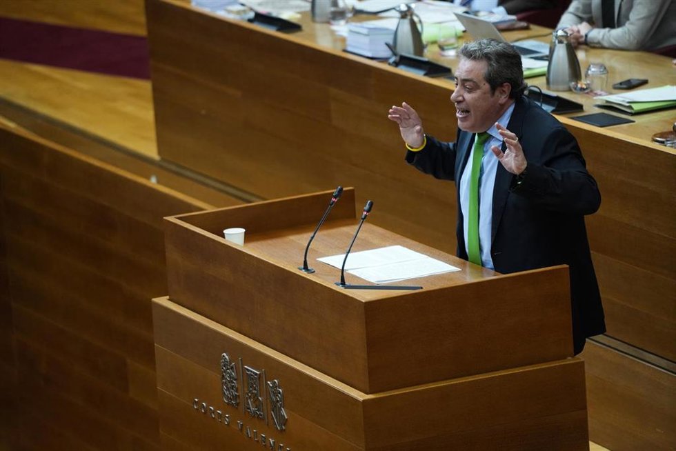 El portavoz de VOX en las Corts, José María Llanos, interviene durante una sesión plenaria en Les Corts Valencianes, a 11 de julio de 2024, en Valencia, Comunidad Valenciana (España). Este pleno es el último antes de las vacaciones estivales y se han tr