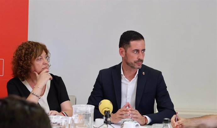 El portavoz del PSPV-PSOe en la Diputación de Valencia, secretario general de esta formación en la provincia y alcalde de Mislata, Carlos Fernández Bielsa, en el encuentro con los medios de comunicación.