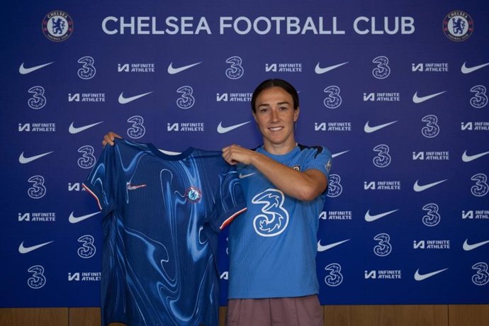 La jugadora internacional inglesa Lucy Bronze firma por el Chelsea hasta 2026