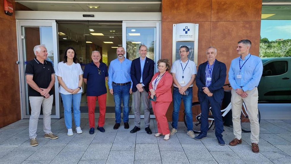 El viceconsejero Pablo García visita centro salud de Ribadesella